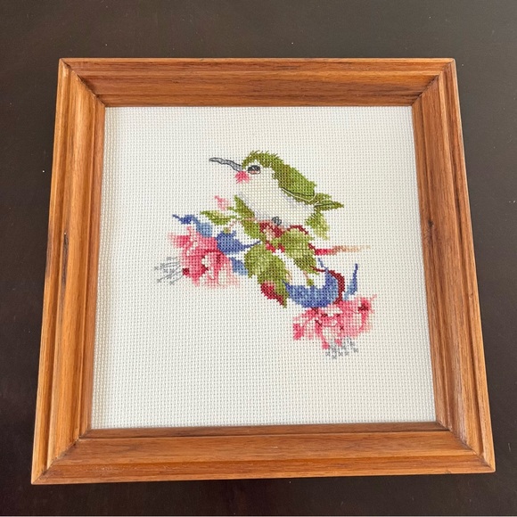 Needlepoint Framed Green Hummingbird Square 9 1/4” Vintage “Humming Along” - Picture 3 of 7